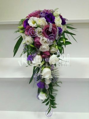 Весільний букет з троянд, що звисають #574