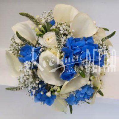 Okrągły bukiet ślubny z lilii calla, róż, hortensji nr 557