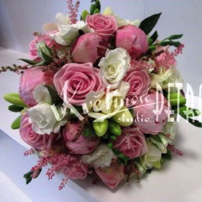 Bukiet ślubny z piwonii i róż nr 517