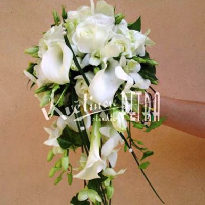 Bukiet ślubny zwisające lilie calla, róże orchidea nr 511
