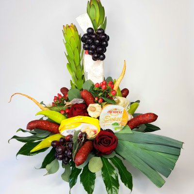 Aranžmá z klobás Tomáš