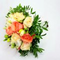 Bukiet ślubny z róż i frezji nr 471