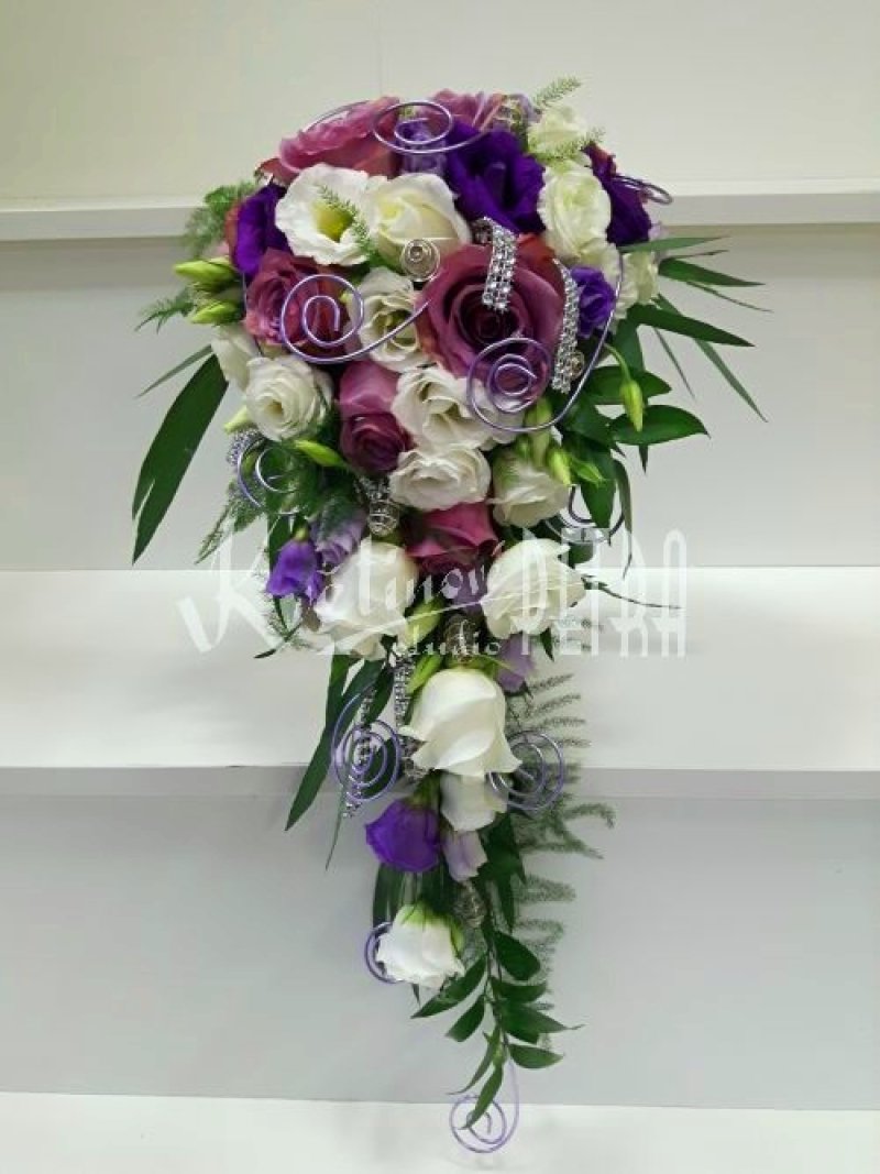 Весільний букет з троянд, що звисають #574