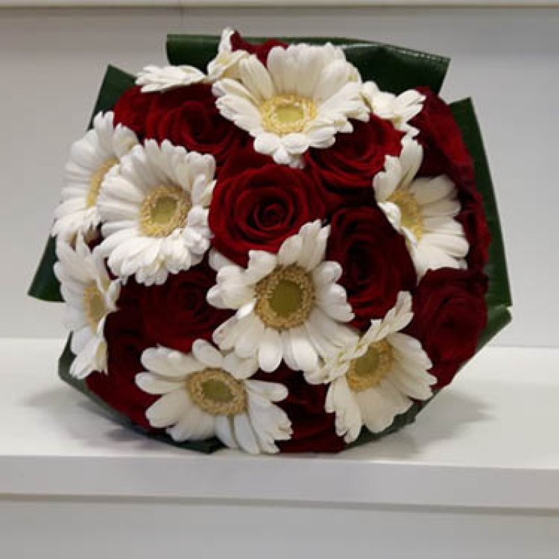 Wedding bouquet round of gerberas and roses No. 543