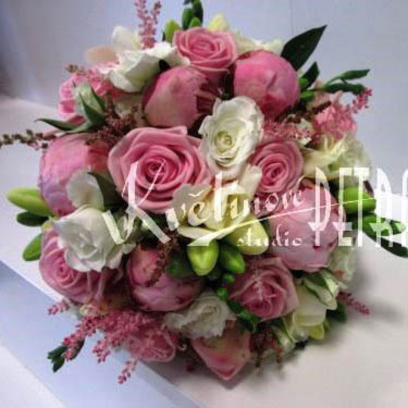 Bukiet ślubny z piwonii i róż nr 517