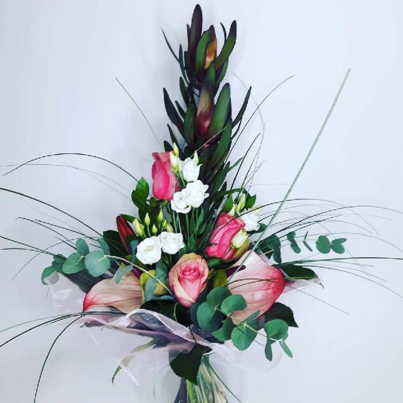 Kytica ruží a antúrií Anita