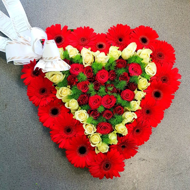 Smuteční vypichované srdce 50x50 č. 36