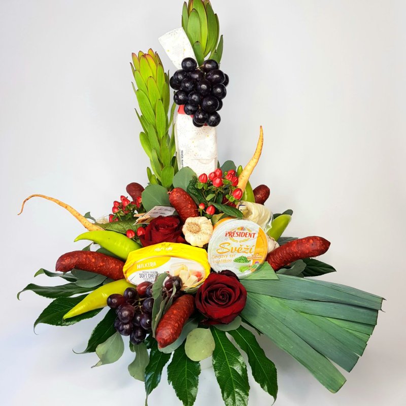 Aranžmá z klobás Tomáš