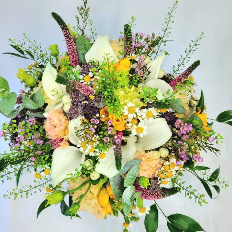 Wedding bouquet round of calla lilies and roses No. 494